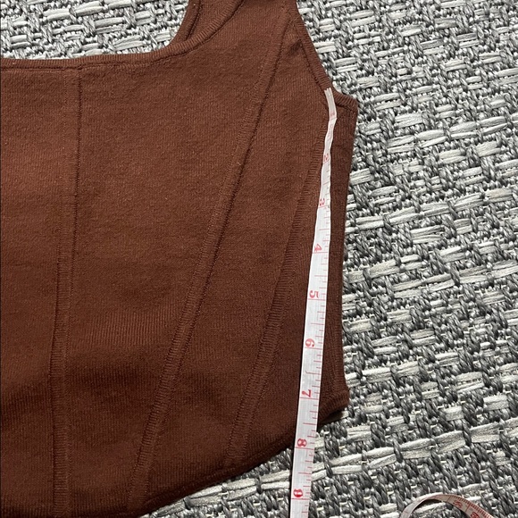 Wilfred | Brown Sculpt Knit Cropped Tank - Picture 6 of 7